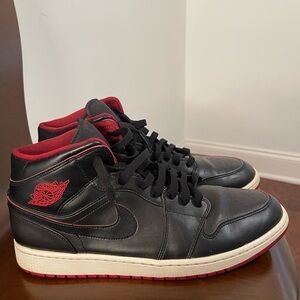 RARE Nike Air Jordan 1 Retro Mid Black Red White Bred